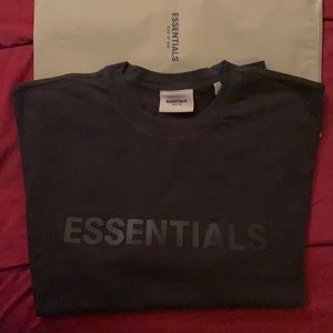 FEAR OF GOD ESSENTIAL SHORT SLEEVE TEE SHIRT